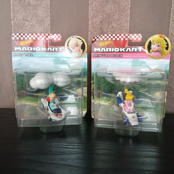 HOT WHEELS MARIO CART PRINCESS PEACH & ROSLINA ACTION FIGURES - Picture 2 of 3